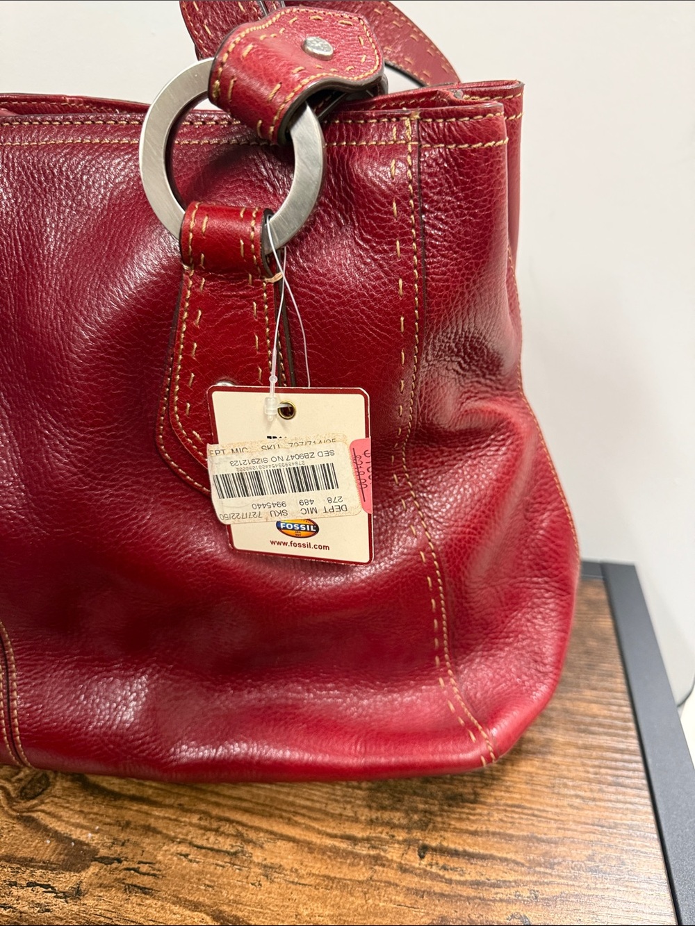 Fossil- Women's Red Leather Shoulder Tote Bag - Picture 3 of 12